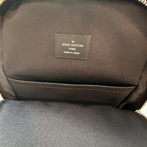 LIKE NEW!! AUTHENTIC LOUIS VUITTON- DamierGraphite sling bag Shoulder Bag - Picture 5 of 5